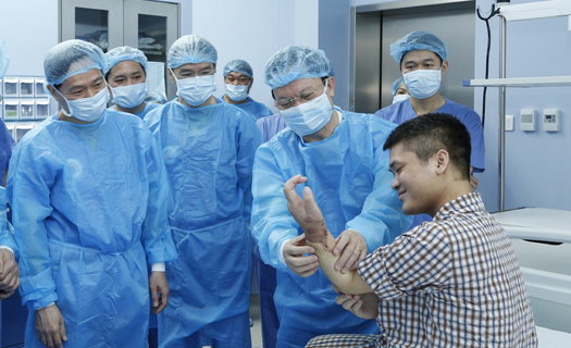 Kỳ tích ca ghép chi thể đầu tiên của bác sĩ Việt Nam